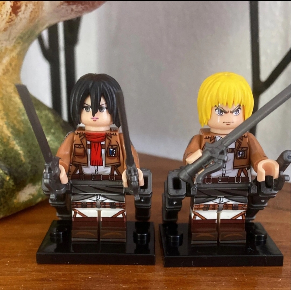 New Attack on the Titan 4 mini figure set - Picture 2 of 12